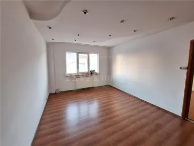 Apartament 3 decomandate, etaj 2, zona Milcov-Bacau - foto 3