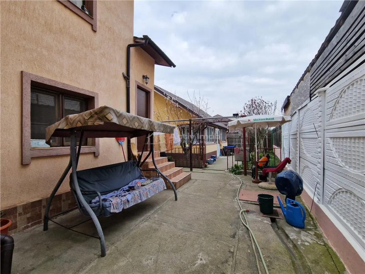 Casa cu etaj si casa pe sol, teren 535 mp - Bariera Valcii - foto 1