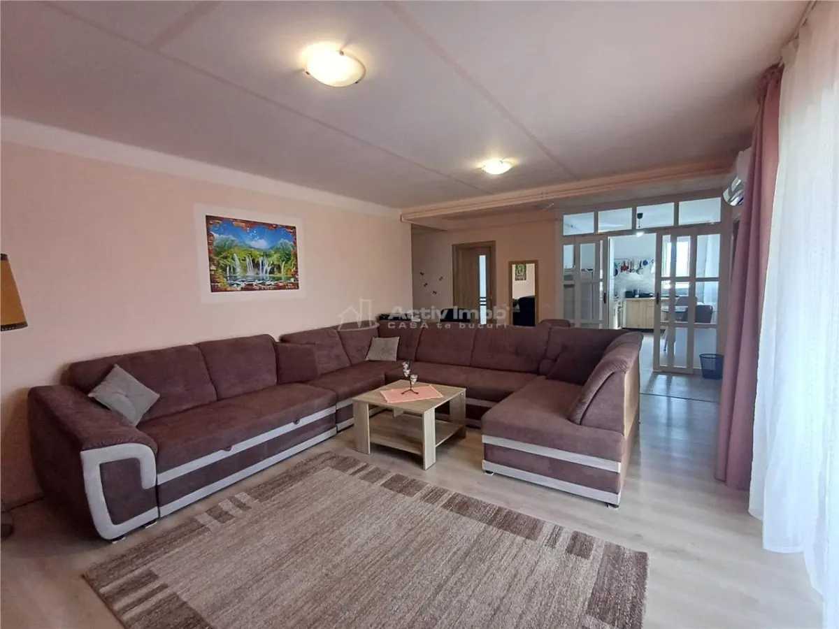 Apartament 4 camere 2 bai terasa mare de vanzare - foto 1