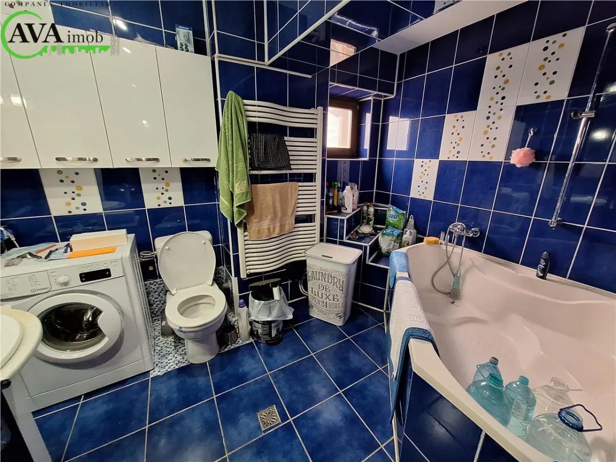 Apartament 4 camere, 3 balcoane, zona centru - foto 12