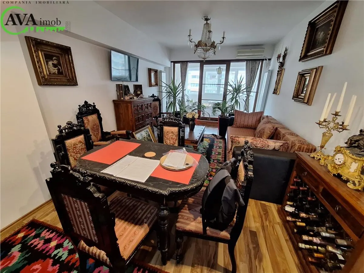 Apartament 4 camere, 3 balcoane, zona centru - foto 4