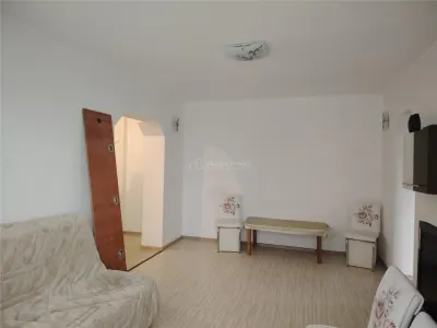 Apartament cu 3 camere, mobilat, centrala termica, zona nord - foto 4
