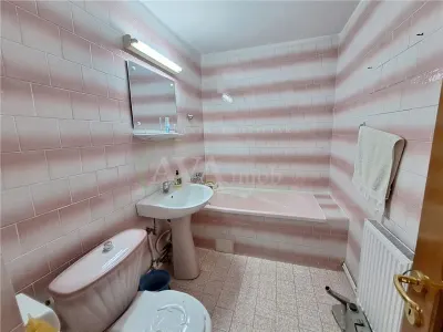 Apartament 3 camere decomandat , zona Nord-Bacau - foto 11