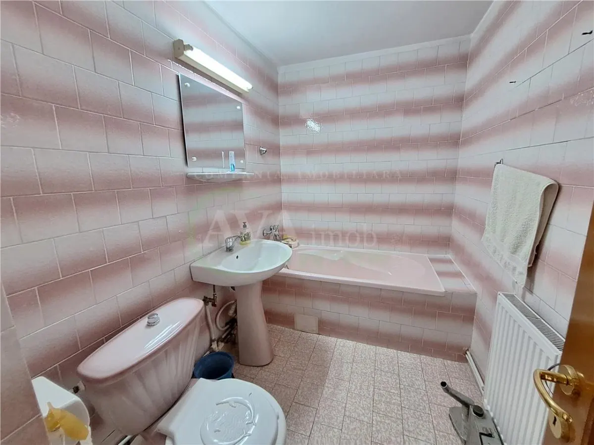 Apartament 3 camere decomandat , zona Nord-Bacau - foto 12