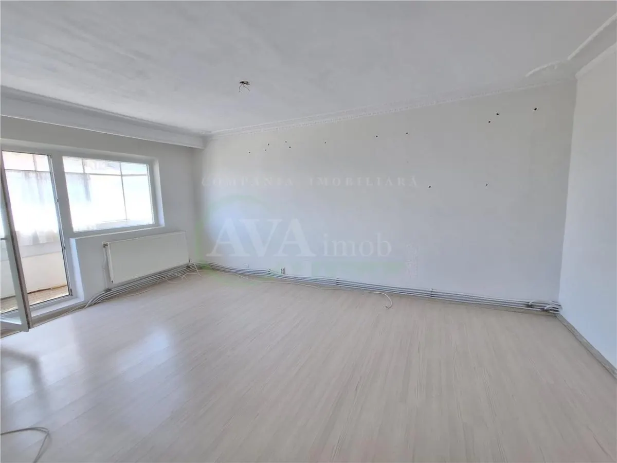 Apartament 3 camere decomandat , zona Nord-Bacau - foto 3