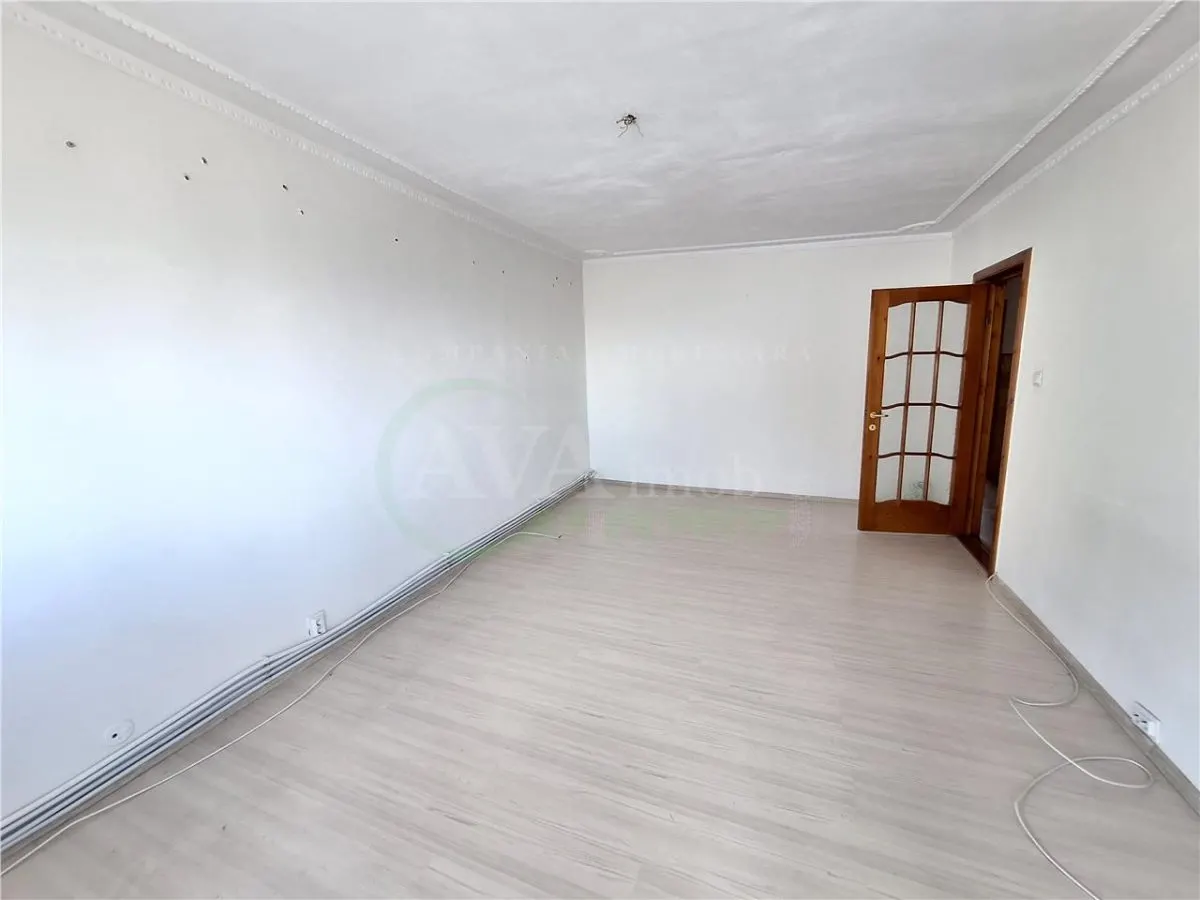 Apartament 3 camere decomandat , zona Nord-Bacau - foto 4