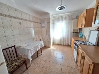 Apartament 3 camere decomandat , zona Nord-Bacau - foto 6