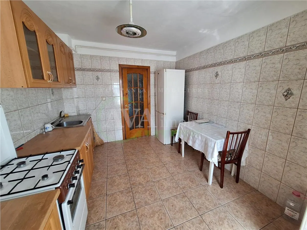 Apartament 3 camere decomandat , zona Nord-Bacau - foto 7