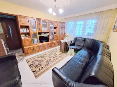 Apartament 3 camere semidecomandat zona Bazinul de Innot - Bacau