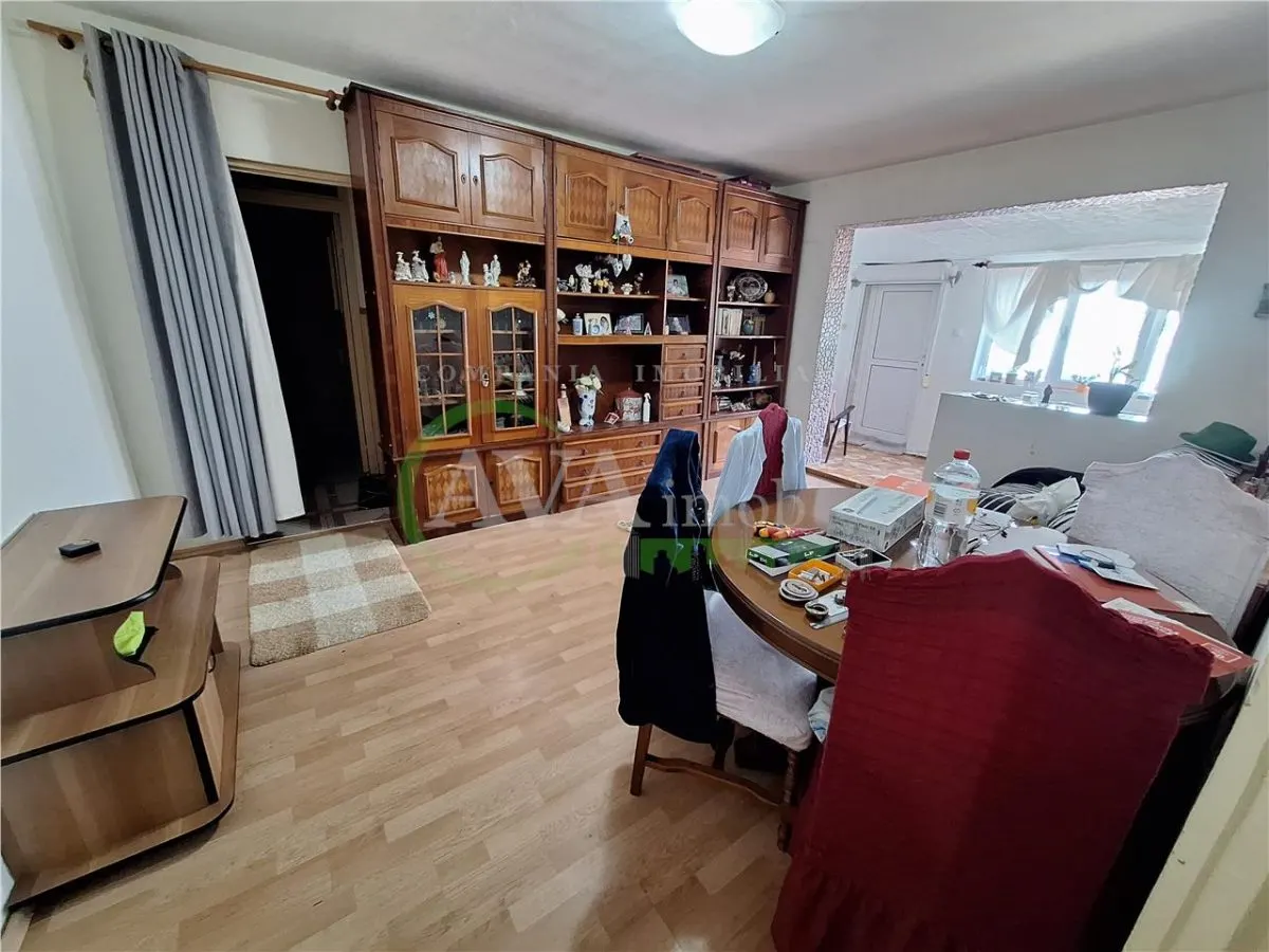 Apartament  2 camere semidecomandat , zona Milcov - foto 2