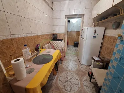 Apartament  2 camere semidecomandat , zona Milcov - foto 12