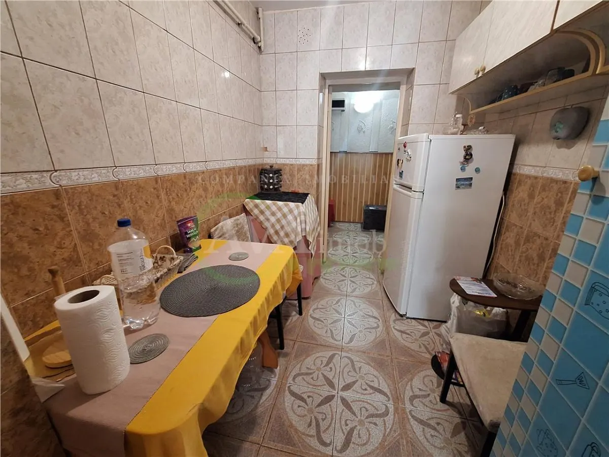 Apartament  2 camere semidecomandat , zona Milcov - foto 12