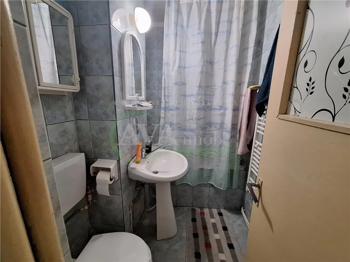 Apartament  2 camere semidecomandat , zona Milcov - foto 9