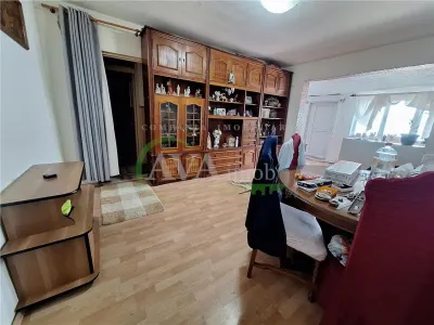 Apartament  2 camere semidecomandat , zona Milcov - foto 10