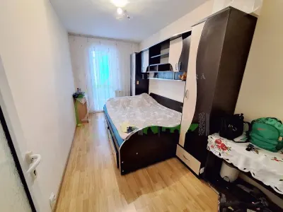Apartament 3 camere semidecomandat  zona MIilcov - foto 3