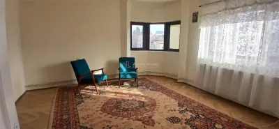 Casa cu 3 camere de inchiriat Centrul Vechi - foto 4