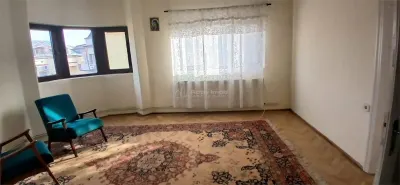 Casa cu 3 camere de inchiriat Centrul Vechi - foto 7