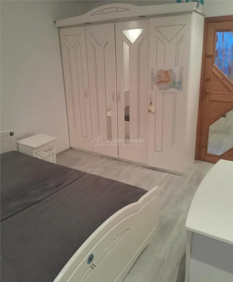 Oferta Apartament 3 camere de vanzare micro 6 - foto 2