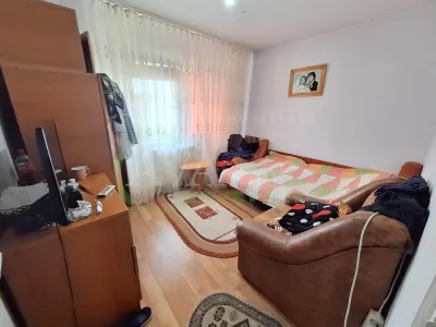 Apartament 2 camere semidecomandat , zona Ura - foto 3