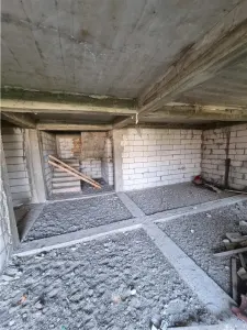 Casa -Vila si teren 1016mp in Nanov -Adamesti - foto 4