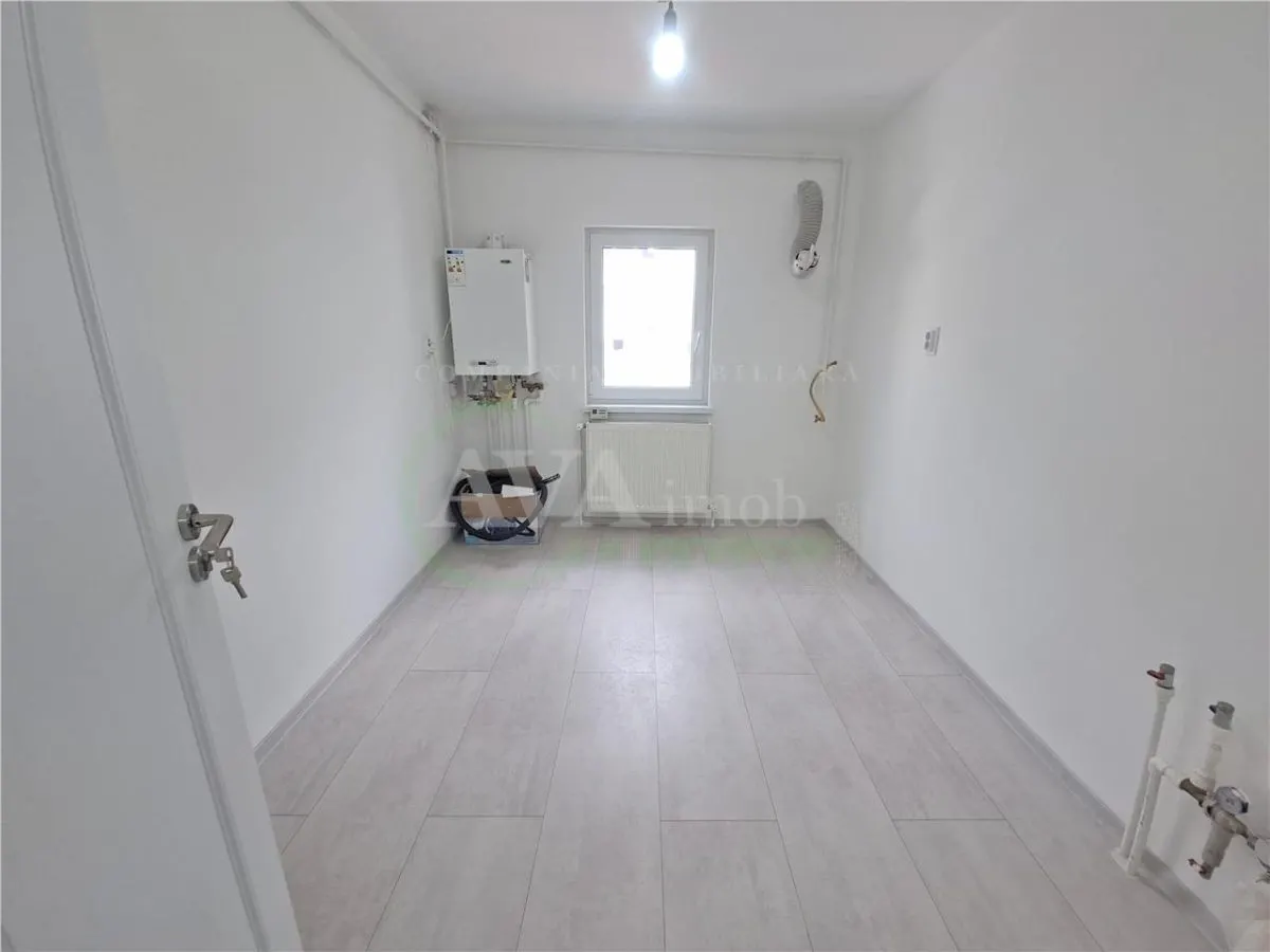 Apartament 2 camere, etaj 2, cu centrala, nemobilat, Piata Sud - foto 1