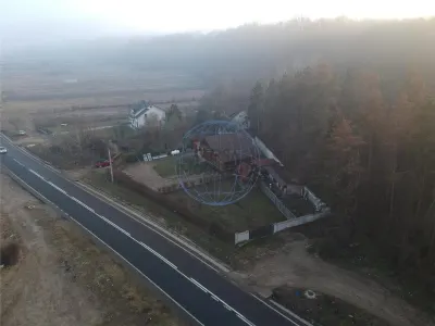 Casa spatioasa, ideala pentru locuinta sau afacere – 1500 mp teren, situata pe drumul principal  Vrancea -- Brasov - foto 3