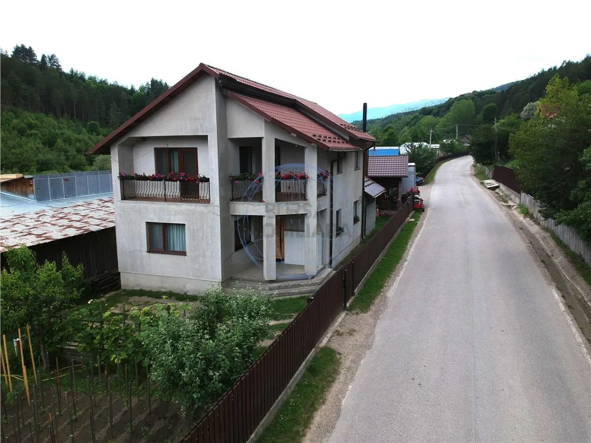 CASA DE VANZARE ZONA MONTANA - foto 1