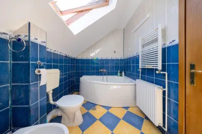 Vanzare casa imbratisata de natura in zona Bunloc, teren 445 mp - foto 23