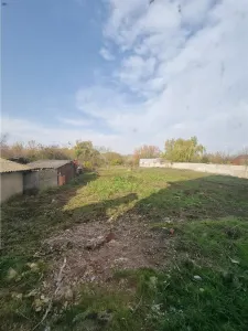 Vanzare TEREN intravilan  1000 mp  deschidere 17 m liniari  Nanov - Nanov