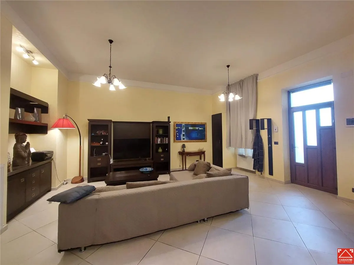 PRET REDUS! Apartament la cheie pe Bv. Revolutiei - foto 2