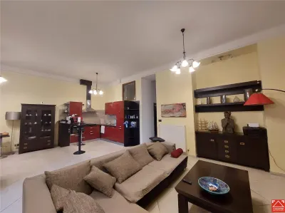 PRET REDUS! Apartament la cheie pe Bv. Revolutiei - foto 3