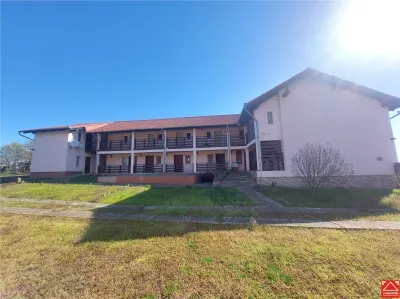 Imobil pentru pensiune sau alte activitati in Pischia - Pischia