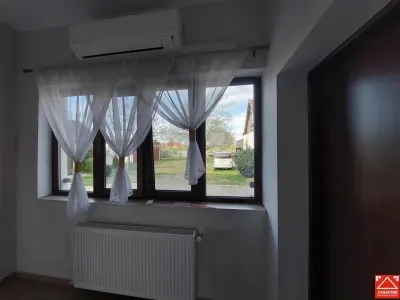 Casa mare, cu teren generos, pentru locuit sau afacere, in Santana - foto 16
