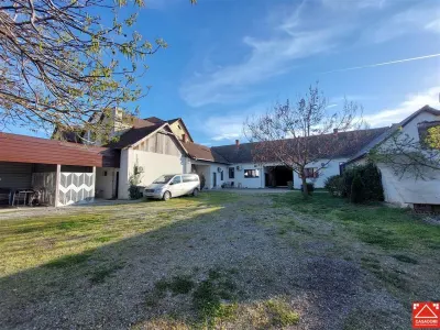 Casa mare, cu teren generos, pentru locuit sau afacere, in Santana - foto 18