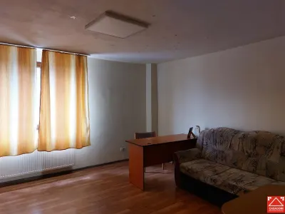 Casa mare pentru locuit sau birouri! De inchiriat sau de vanzare! - foto 11