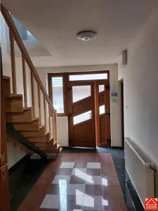 Casa mare pentru locuit sau birouri! De inchiriat sau de vanzare! - foto 3