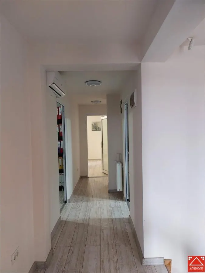 Casa mare pentru locuit sau birouri! De inchiriat sau de vanzare! - foto 7