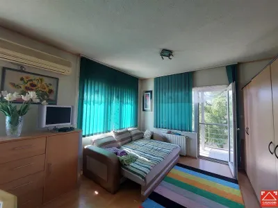 Ocazie! Posibilitate plata in rate la vanzator pe max. 5 ani! Vila la cheie, formata din 2 case si teren mare! - foto 14