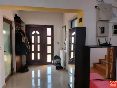 Casa spatioasa in Livada! - foto 4