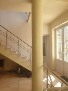 Casa cu etaj,teren 400 mp, pretabila : clinica, gradinita, birouri - foto 2