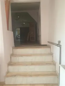 Casa cu etaj,teren 400 mp, pretabila : clinica, gradinita, birouri - foto 3