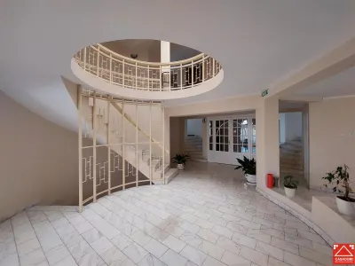 Casa cu 13 camere, pentru activitati diverse, in Micalaca - foto 6