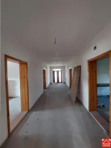 Imobil D+P+2E+M, zona Poetului, integral sau partial - foto 3