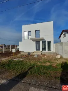 Casa noua cu piscina in Fantanele - Fantanele