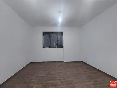 Apartament cu curte privata, zona Bou Rosu, pentru locuit sau afacere - foto 8