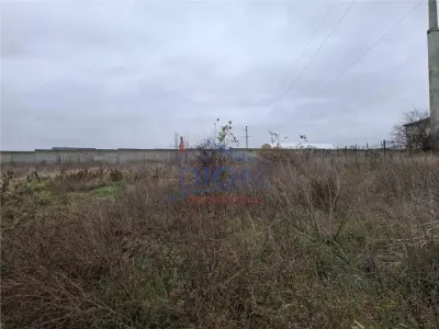 Teren  intravilan langa padure - foto 2