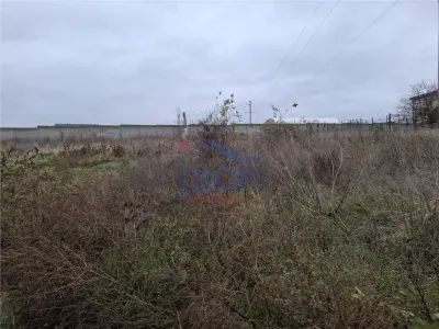Teren  intravilan langa padure - foto 4
