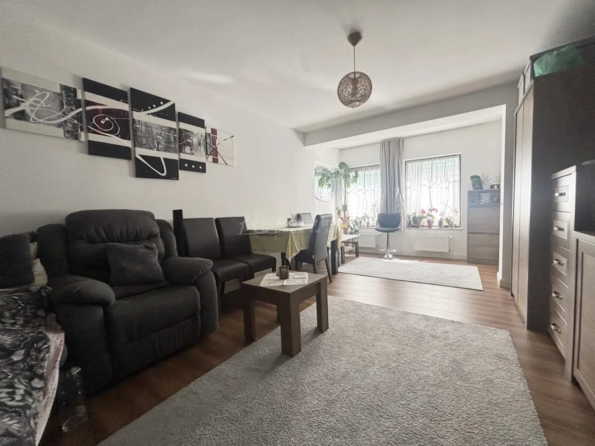 Refugiu urban cu personalitate – Casa cu mansarda si crama amenajata -  zona centrala - foto 1