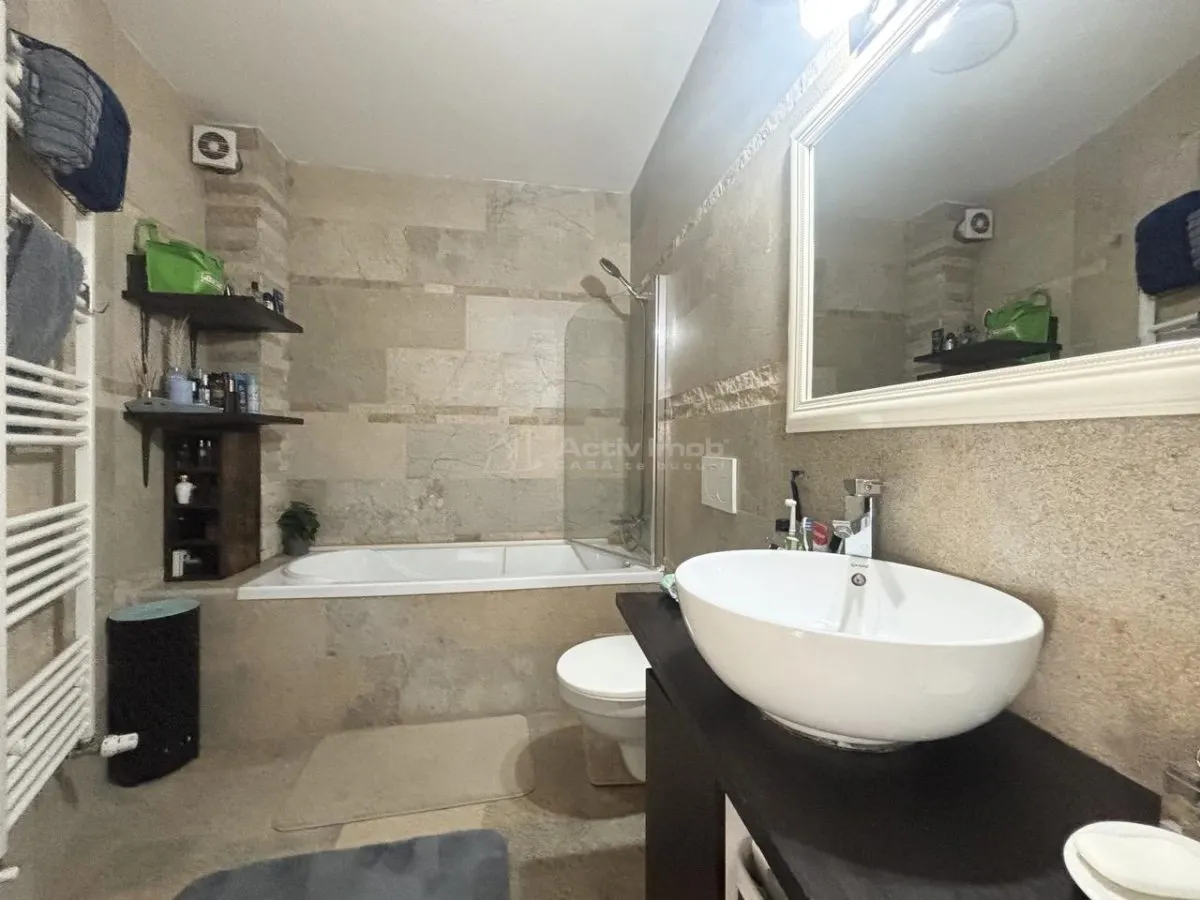 Refugiu urban cu personalitate – Casa cu mansarda si crama amenajata -  zona centrala - foto 13