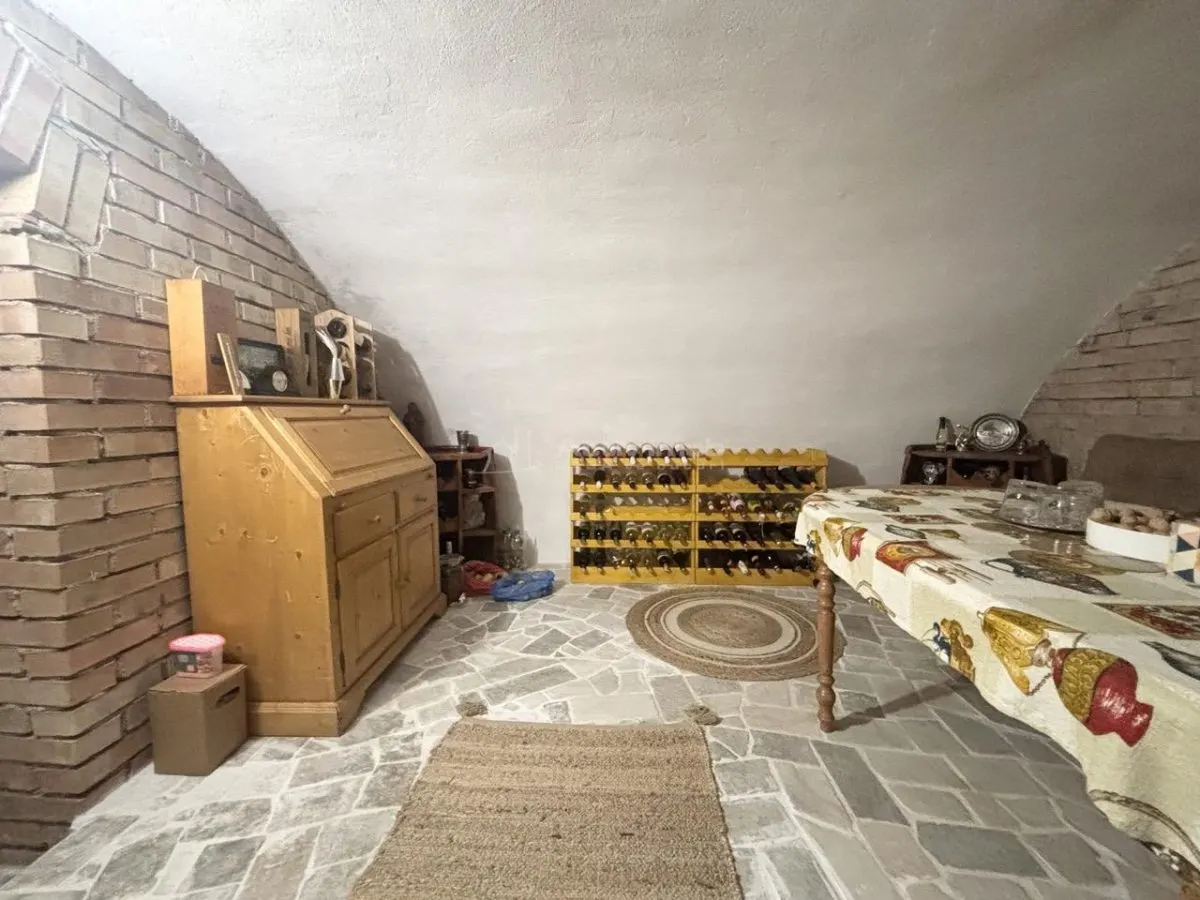 Refugiu urban cu personalitate – Casa cu mansarda si crama amenajata -  zona centrala - foto 16
